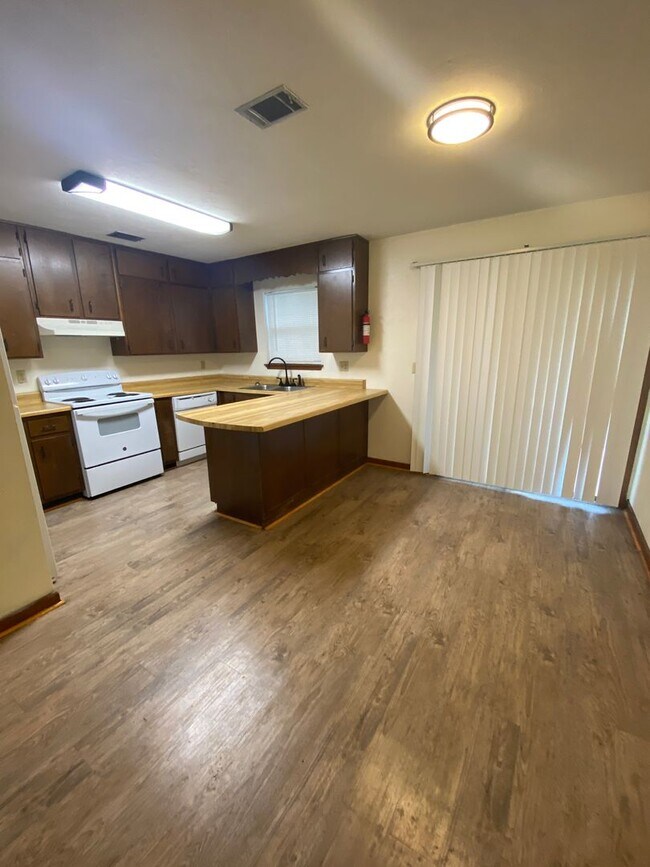 Photo - Duplex In Lake Jackson