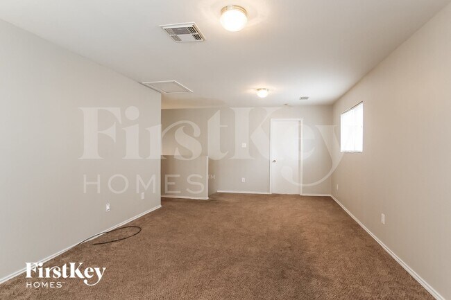 8422 Broadleaf Ave
