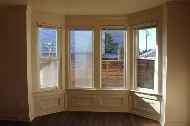 Photo - Recently renovated | Bay window | Walkable | Washer/Dryer combo in unit Unit 715 Arapahoe St