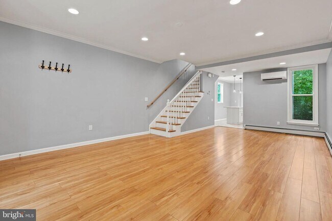 Photo - 1102 Trinidad Ave NE