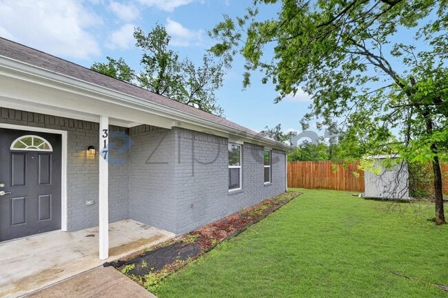 Photo - 317 Jones St