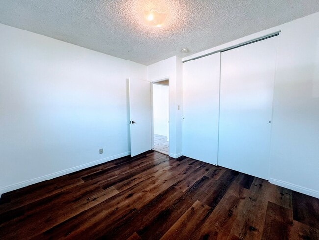 Photo - 4 Bedroom Home 2 Car Garage with Fenced Yard and Extra Parking