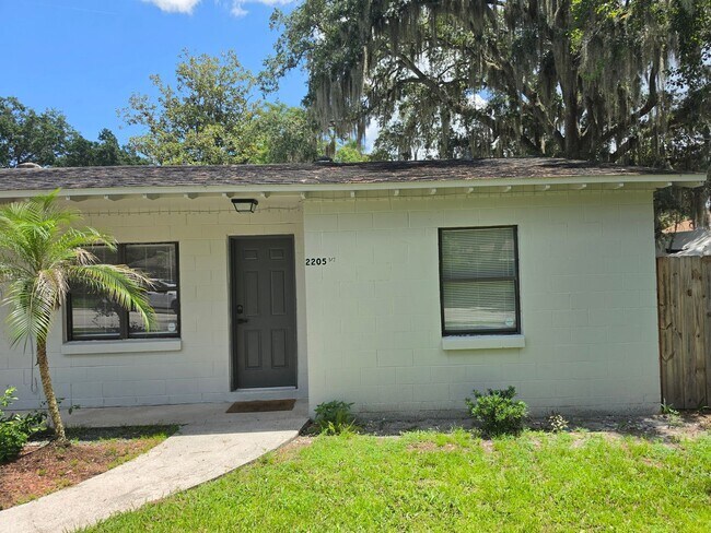 Building Photo - 2205 S Park Ave Unit 1/2