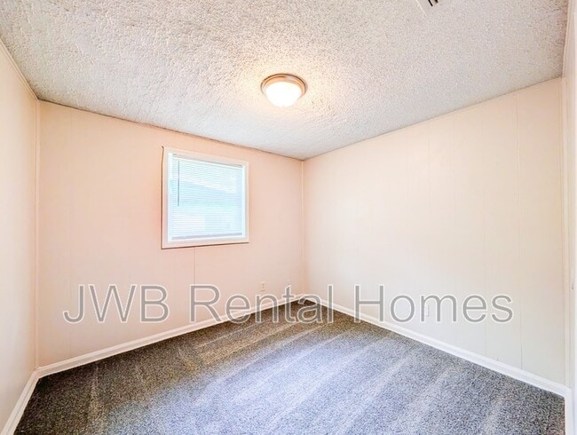 Photo - 8740 Free Ave