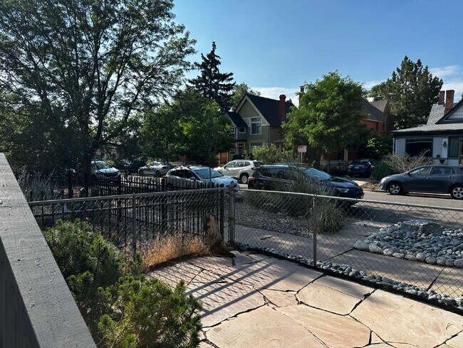 "Charming 1-Bedroom Retreat in Denver's Heart - Perfect Blend of Comfort & Convenience!