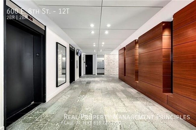 Building Photo - 600 E 8th St Rental