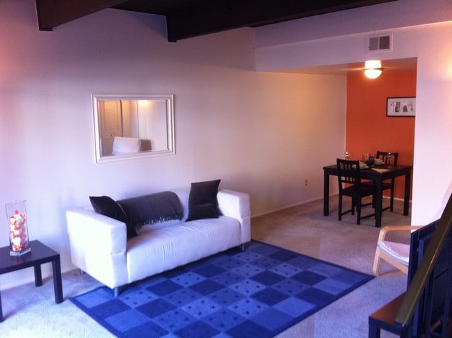 1 Bedroom Town Home - Sutton Place Apartments and Townhomes