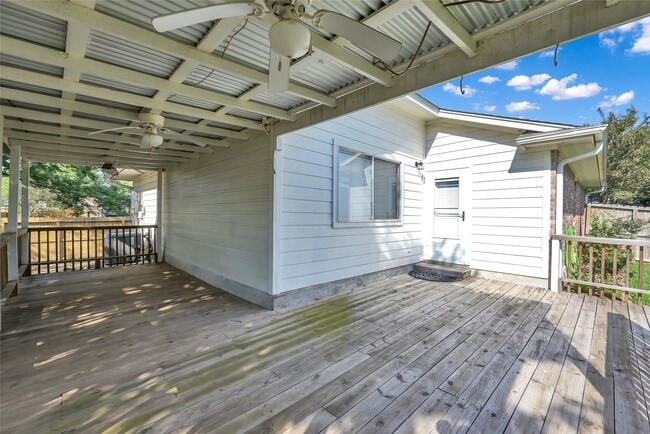 Photo - 710 Moonwalk St