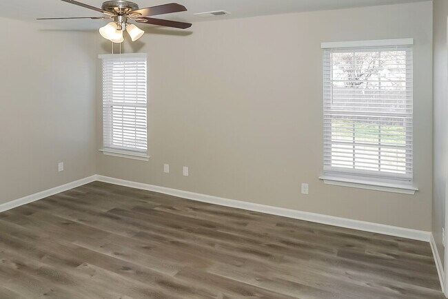Photo - 550 Hill Crest Cir