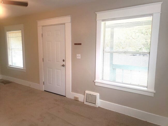 Photo - 1032 NE Madrona St