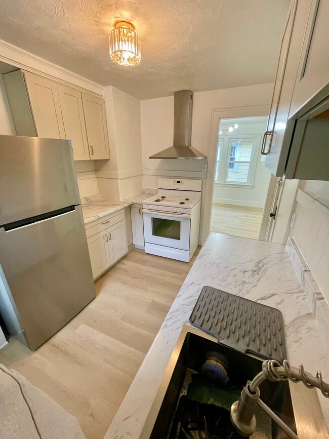 Photo - 250 Saint Lawrence Ave Unit Upper