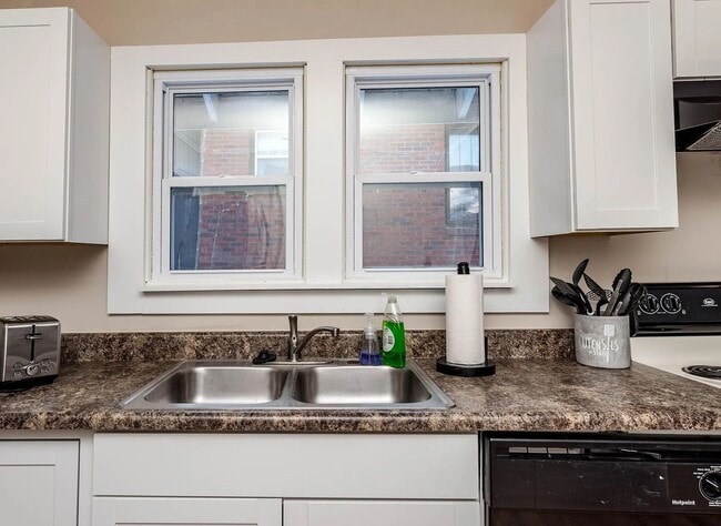 Photo - 3 bedroom, 1 bathroom East Campus House