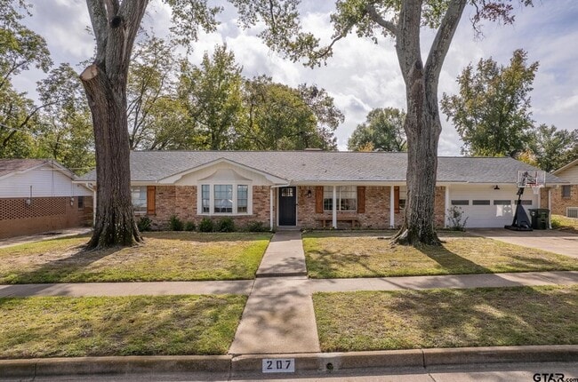 Photo - 207 E Sheridan St