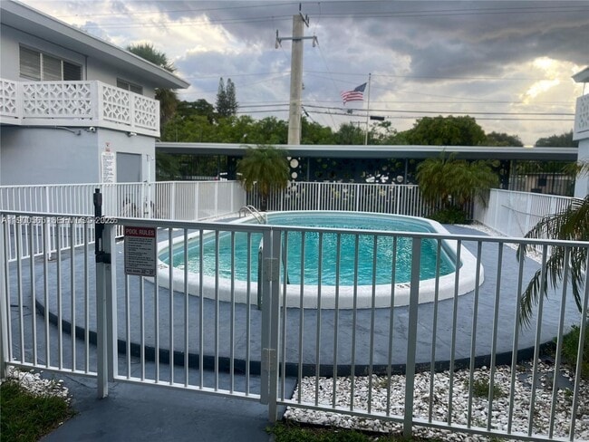 Building Photo - 12665 NE 16th Ave Unit 8