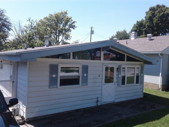 Photo - 3033 Mohican Ave