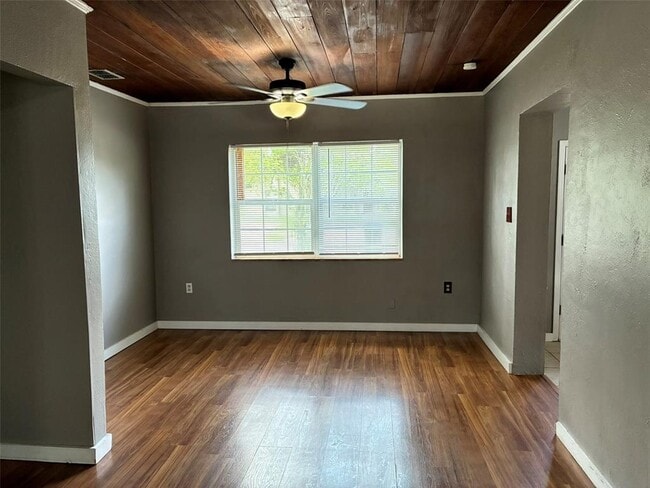 Photo - 1555 Michigan Ave