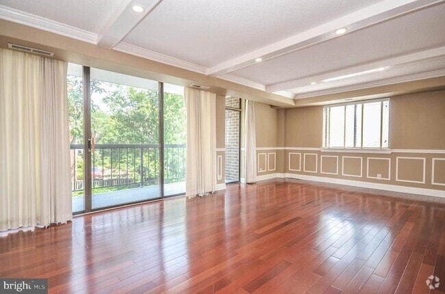 Building Photo - 1401 N Rhodes St Unit 205 Rental
