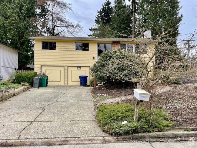 Building Photo - Charming 3 Bed 2.5 Bath Home in Newcastle