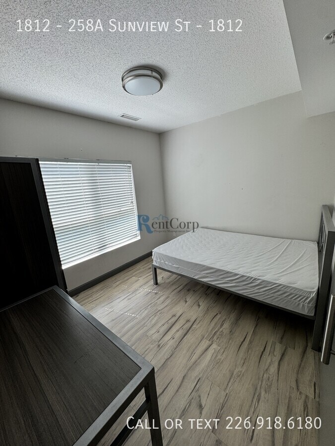 Photo - 258A-258A Sunview St