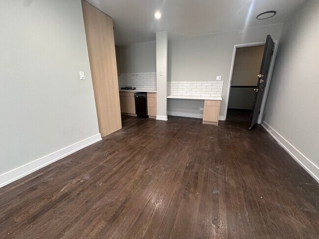 Photo - 541 W Oakdale Ave