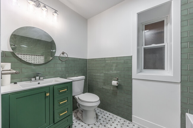 Photo - 3328 W Congress Pky