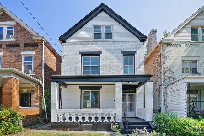 Building Photo - Newly Renovated 4 Bed, 2 Bath Home - Off-S...