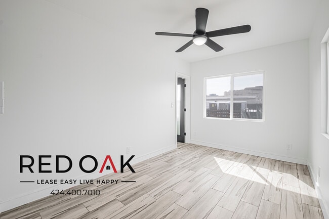 Building Photo - 836 Van Ness Ave Unit A