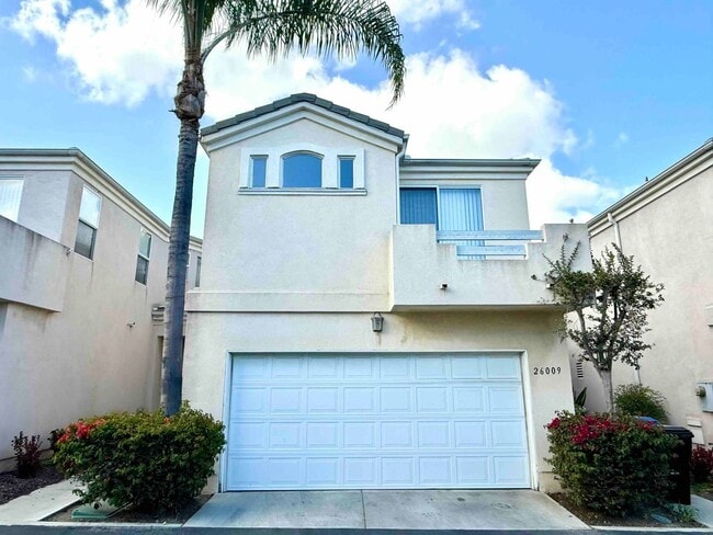 Building Photo - Gated Community - Updated Harbor City Townhouse - 3 bed / 2.5 bath