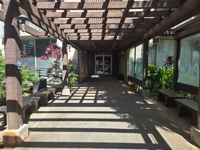 Photo - 750 Amana St