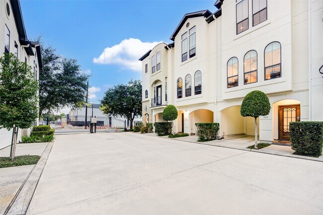 Photo - 3105 Fairdale Oaks E