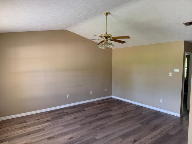 Photo - 2 Bed 1 Bath Duplex