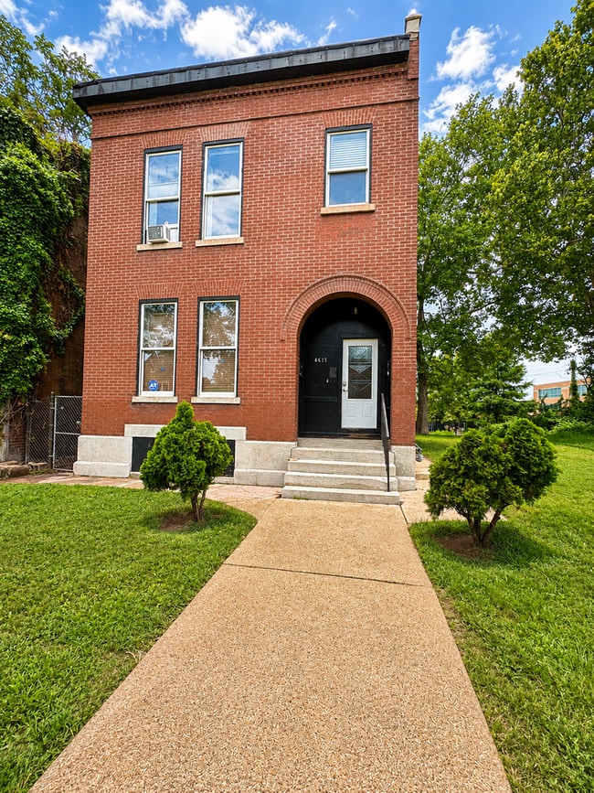 Building Photo - 4417 Strodtman Pl Unit 2F