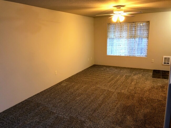 Photo - 601 NE Sandstone Ct