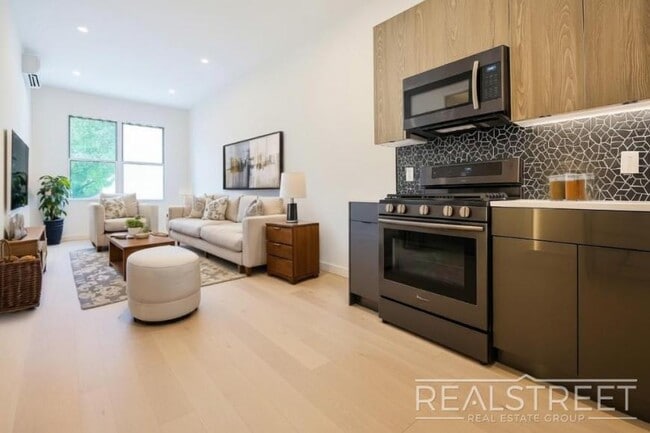 Building Photo - 3 bedroom in BROOKLYN NY 11225 Unit 1R