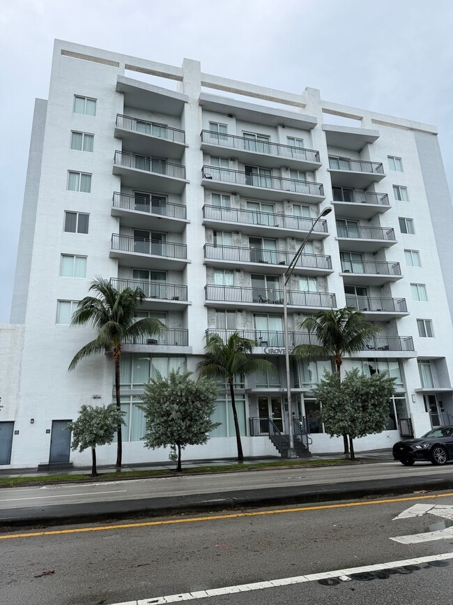 Building Photo - 1710 SW 27th Ave Unit 700