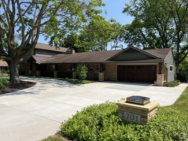 Building Photo - 701 Riverview Dr Rental