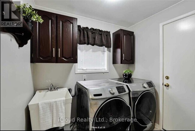 Photo - 33 Fenflower Ct