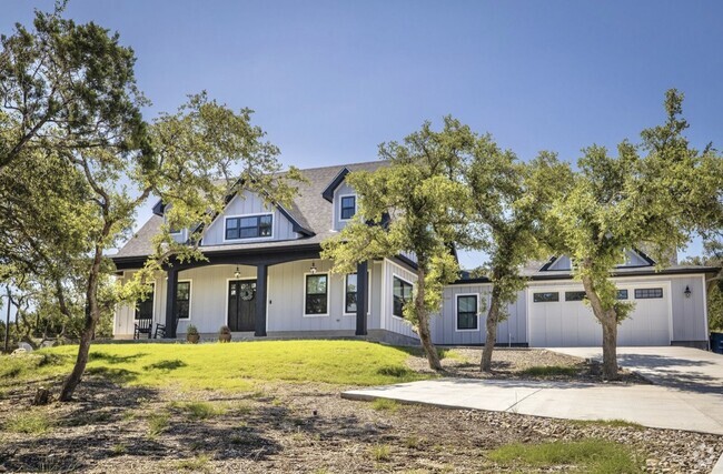 Building Photo - 1055 Flagstone Dr Rental