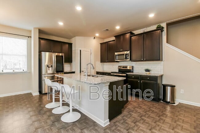 Photo - 1220 Hawthorne Tr