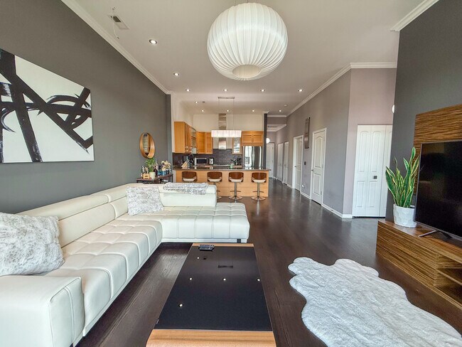 Photo - 3954 N Oriole Ave Unit 404