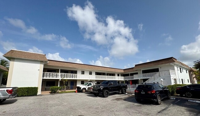 Building Photo - 305 SE 9th Ave Unit 10