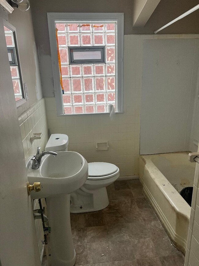 Photo - 18516 Runyon St