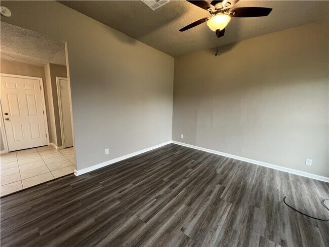 Photo - 2111 Caprice Dr