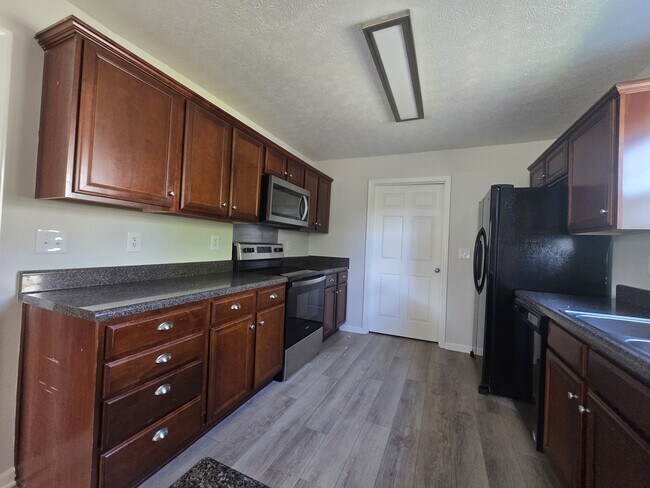 Photo - 1883 Portway Rd