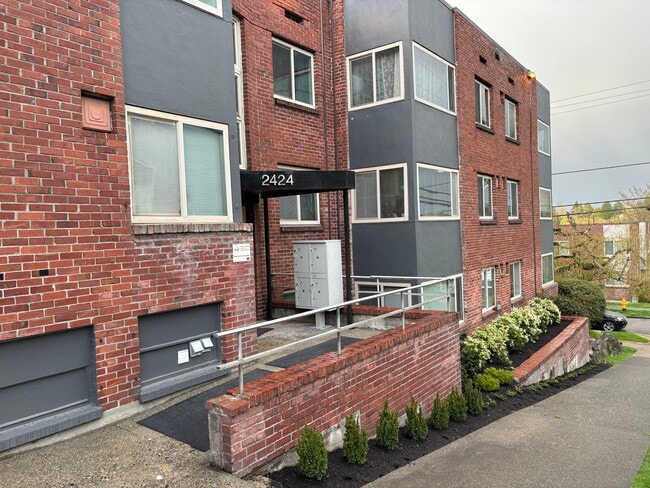 Denny Apartments