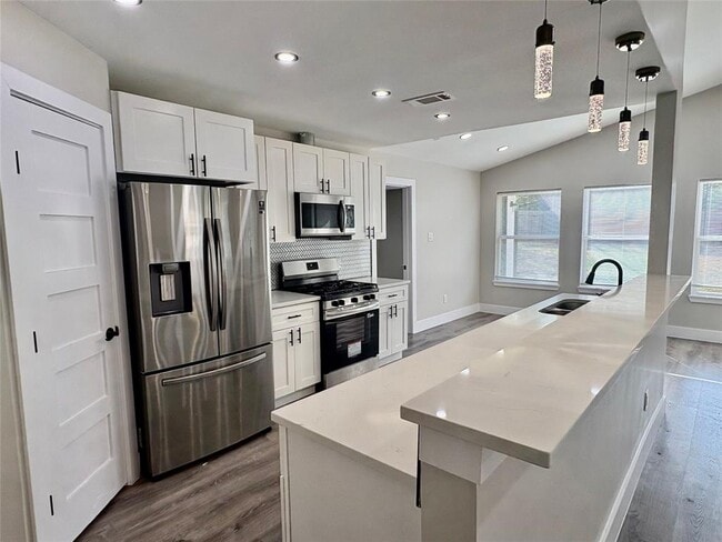 Photo - 1103 Stratford Cove