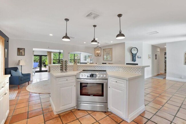 Photo - 801 SW 5th St