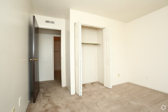 Photo - Woodbridge Manor Apartments