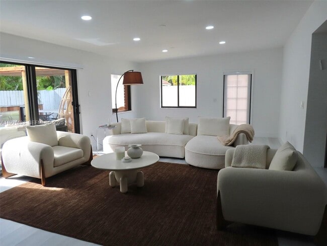 Photo - 260 187th St