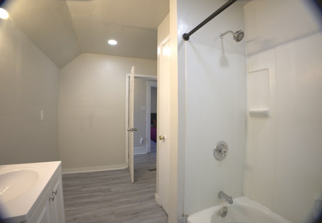 Photo - 944 Walnut St